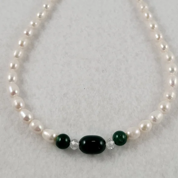 REAL Pearl and Green Agate Necklace - Picture 14 of 15